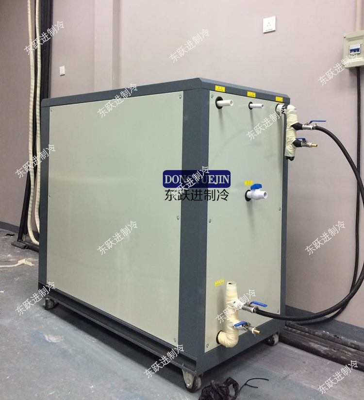 風(fēng)冷式冷水機(jī)安裝 風(fēng)冷式冷水機(jī)安裝
